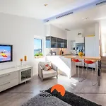 #041 Luxury House Stylish & Comfortable فيلة *