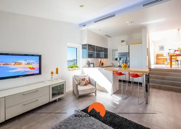 #041 Future House By Holidays Villa *