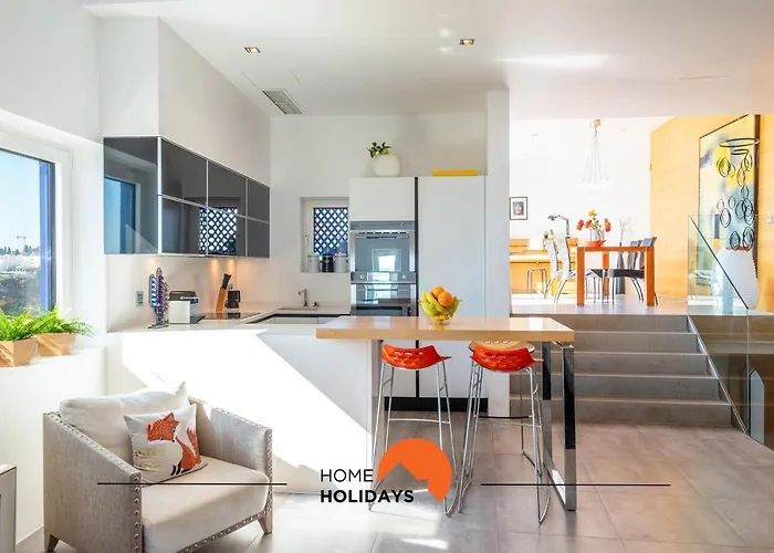 #041 Future House By Holidays